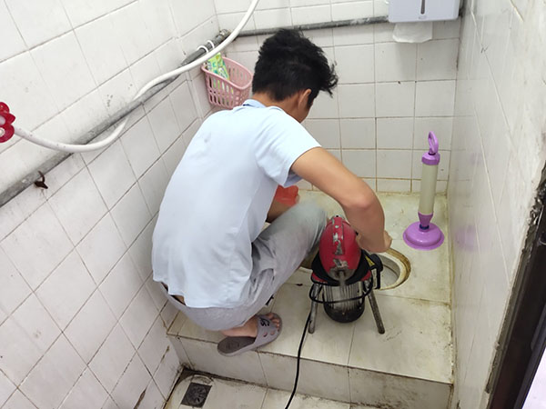 商河肥皂掉到马桶里把马桶堵住了怎么办？马桶堵住了怎么办